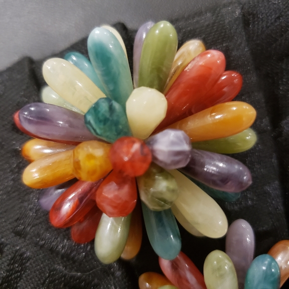 Vintage cluster clip on earrings - Picture 2 of 4